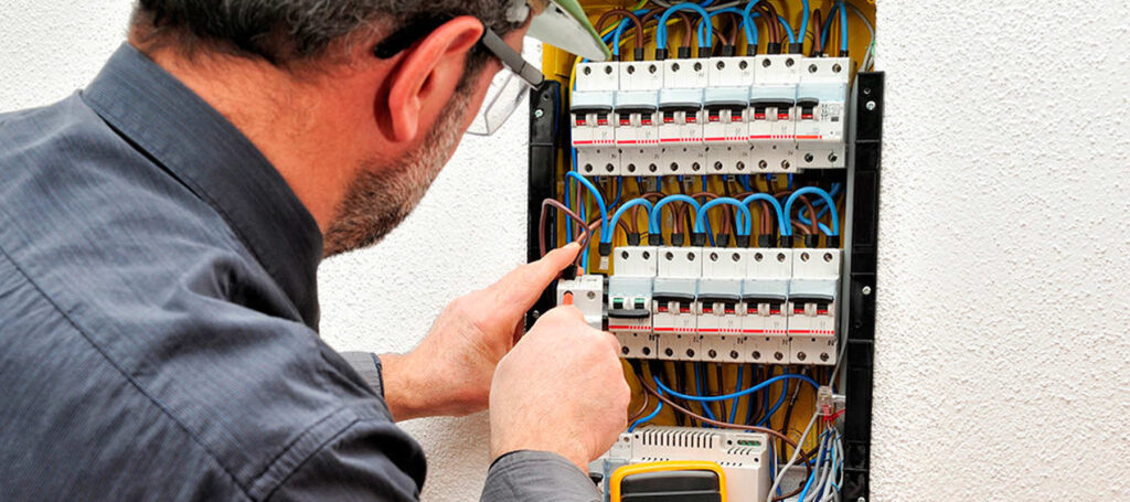 Expert Guide to Electrical Panel Replacement: 12 Key Tips